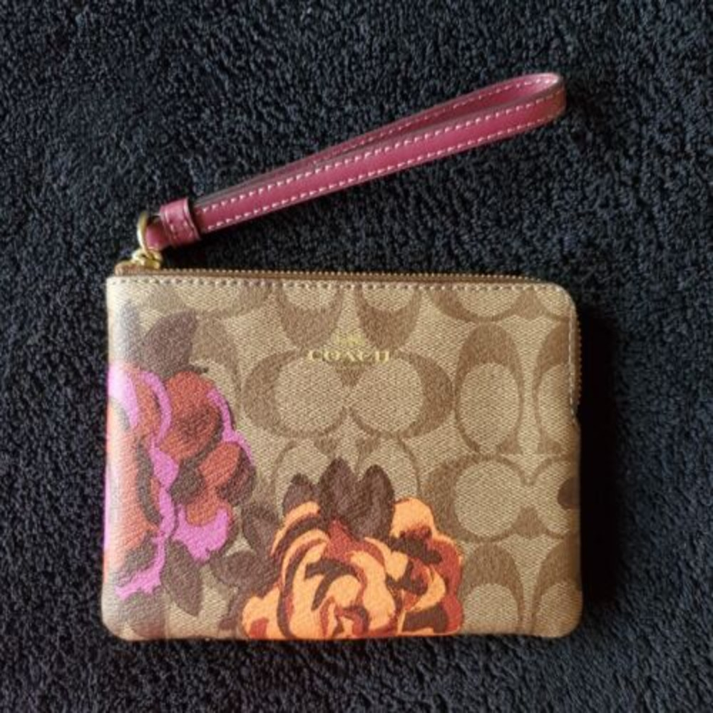 Corner Zip Wristlet In Signature Canvas With Jumbo Floral Print